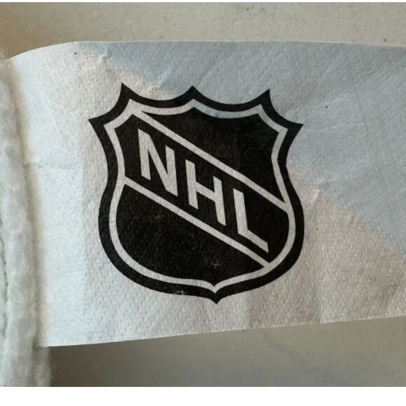 CCM Hockey Vancouver Canucks Reversible Hat Beanie NHL Unisex Navy White New - Picture 7 of 8